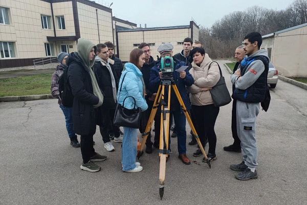 Відбувся майстер-клас для здобувачів другого курсу та всіх бажаючих спеціальності “Будівництво та цивільна інженерія” від практикуючого геодезиста